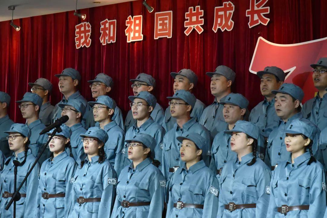 记者：拜仁对博伊的报价提升至3000万欧+200万欧浮动
